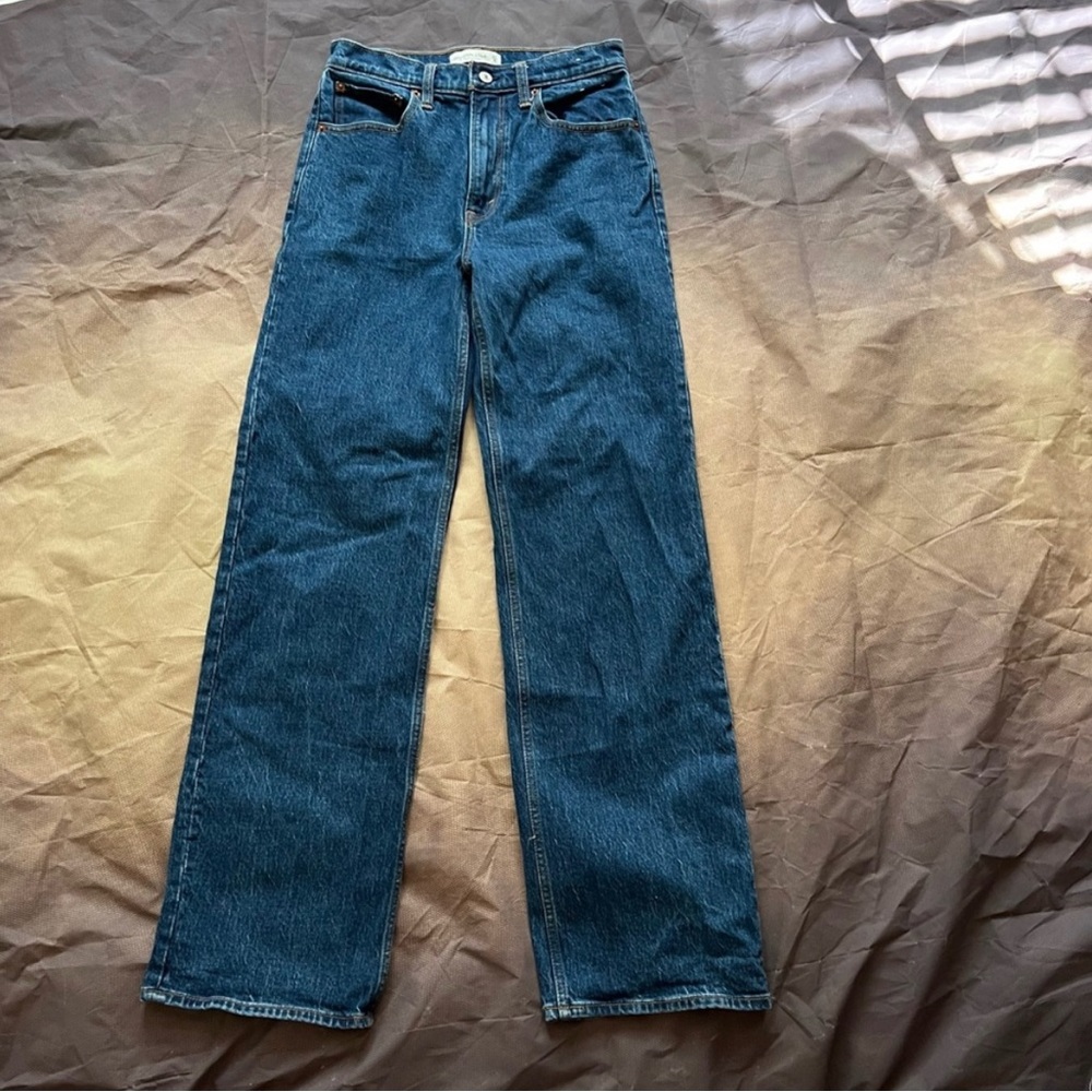 Abercrombie & Fitch 90s Relaxed High-Waisted Jeans